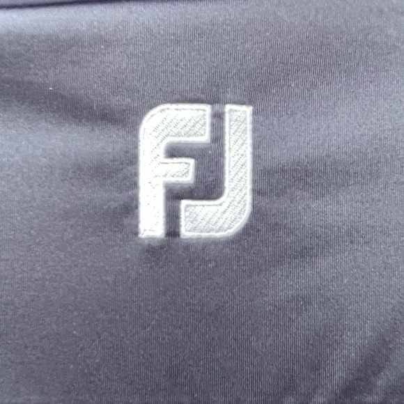 💙⛳️Footjoy size L golf shirt in navy blue w/ contrasting white trim. MINT! - Picture 3 of 7